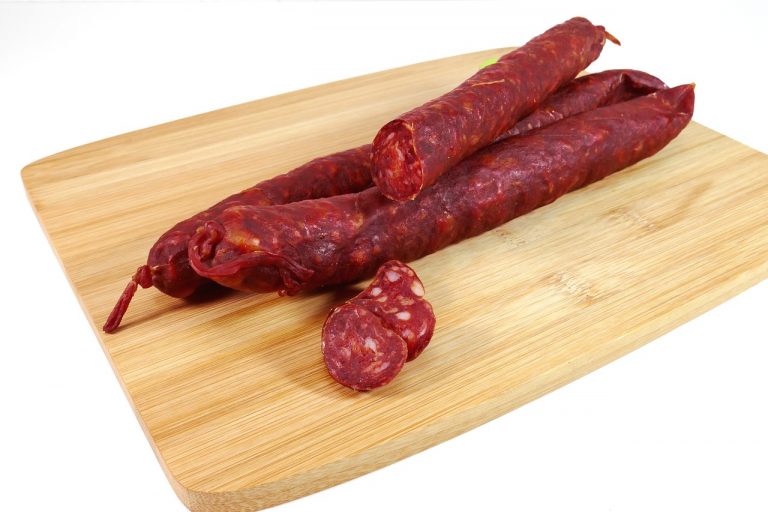 Un influencer se queda sin palabras al probar el chorizo de un pueblo de Huelva