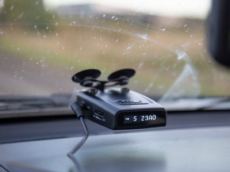 Hasta cuándo puedes usar un detector de radares sin que te multe la DGT