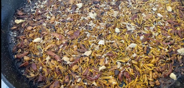 Esta fideuá de pato y foie es la mejor que probarás en tu vida