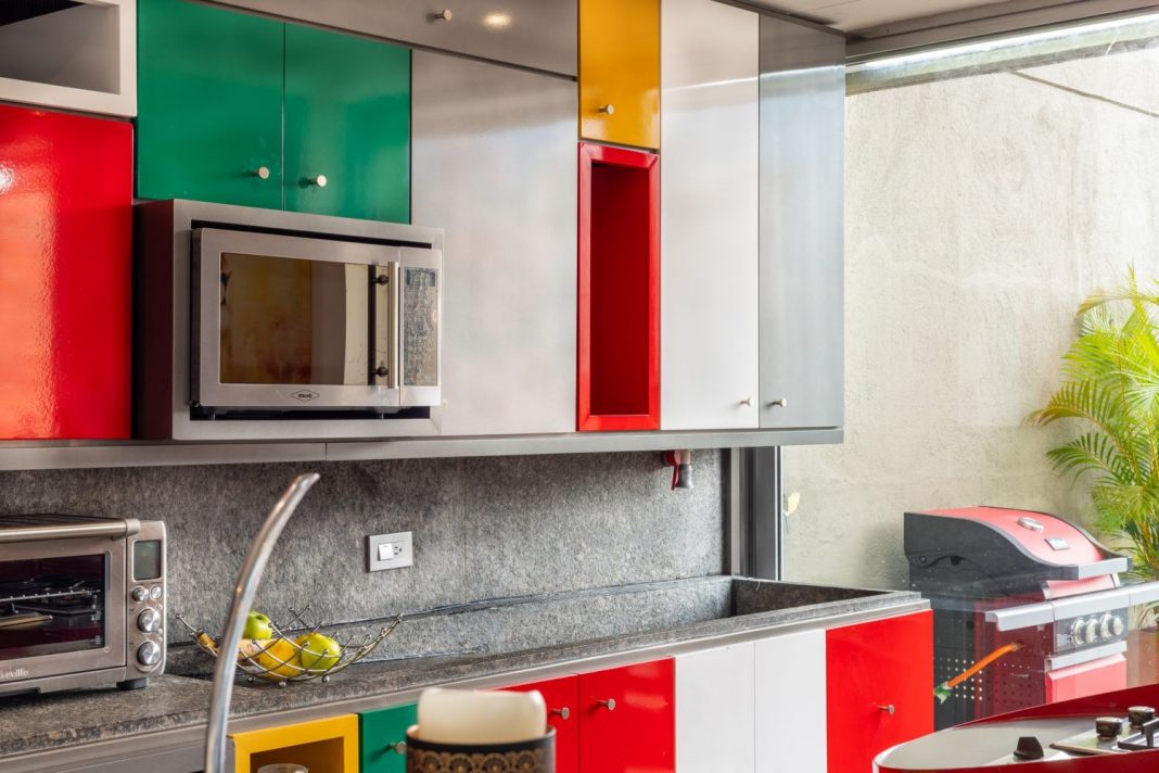 Esto es lo que pasa si no limpias los filtros del microondas