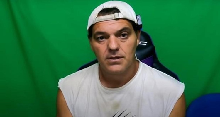 Frank Cuesta exponerse