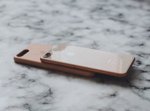 Cómo limpiar a fondo la funda de tu móvil celular