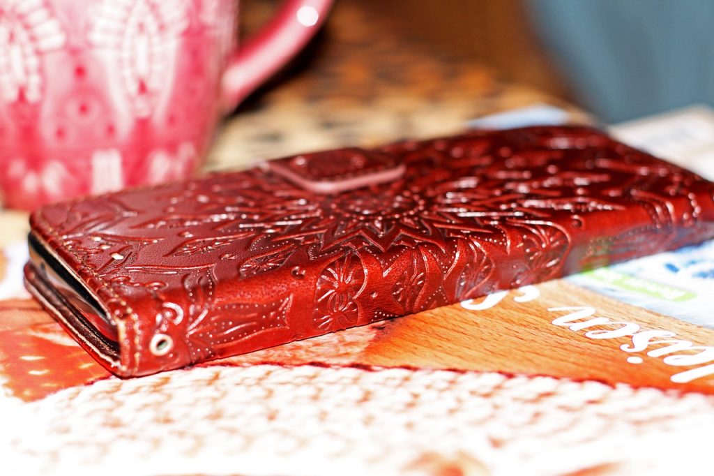 Cómo limpiar a fondo la funda de tu móvil