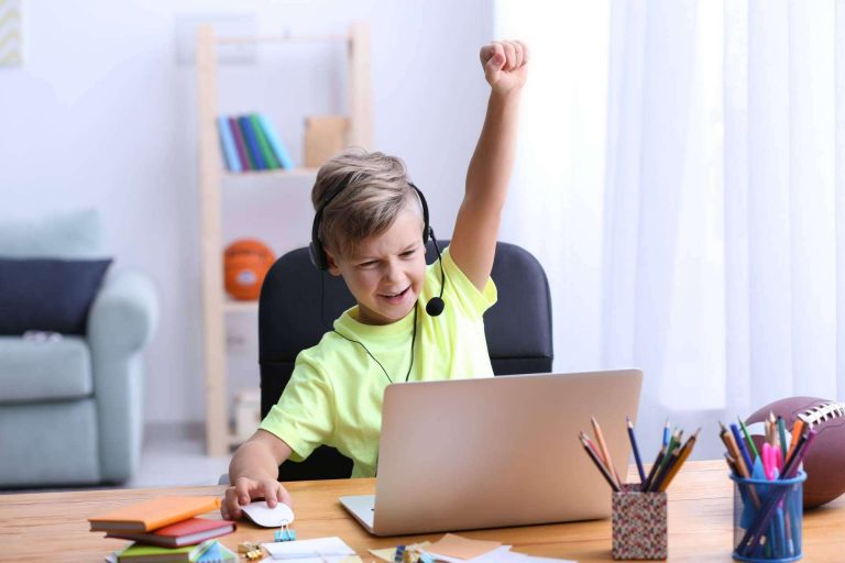 La educación tradicional para niños puede complementarse con la programación