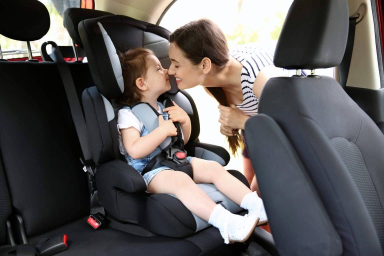 ¿Cómo elegir la silla del coche para un bebé?, por Rosa Roca