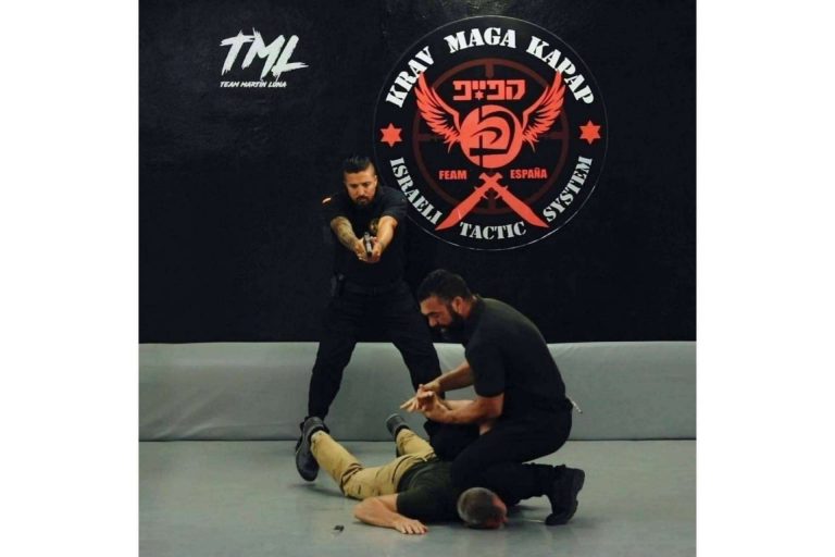 Formarse en defensa personal es imprescindible para los profesionales de las FFCCSE