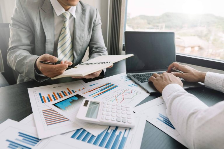 Invertir activos financieros a través de estrategias de inversión de valor añadido