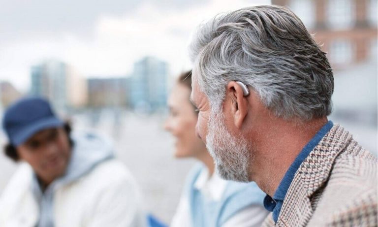 Gracias a su método de adaptación, Clínica CODA pionera en audífonos