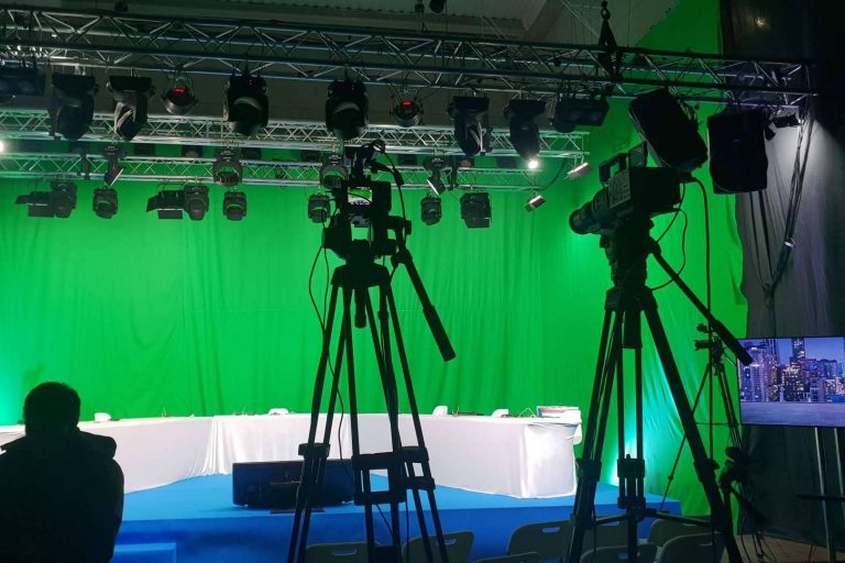 Alquiler de plató y espacios para rodajes, videoclips, publicidad, cine, TV, en las instalaciones de DCPRO S.L.