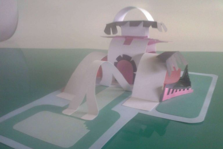 Talleres de maquetas con cartulinas para gente de todas las edades, de la mano de El Pintor de Internet