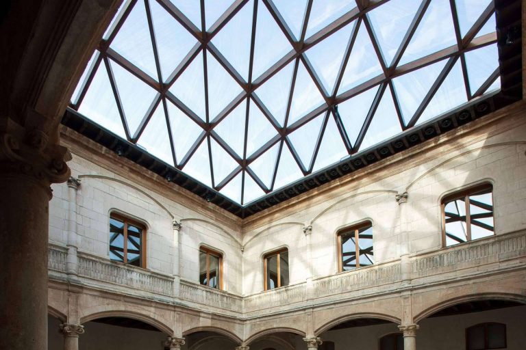 Cubierta del palacio de Saldañuela, las arquitecturas del siglo XVI y del siglo XXI se unen, por Silvia Saiz Camarero