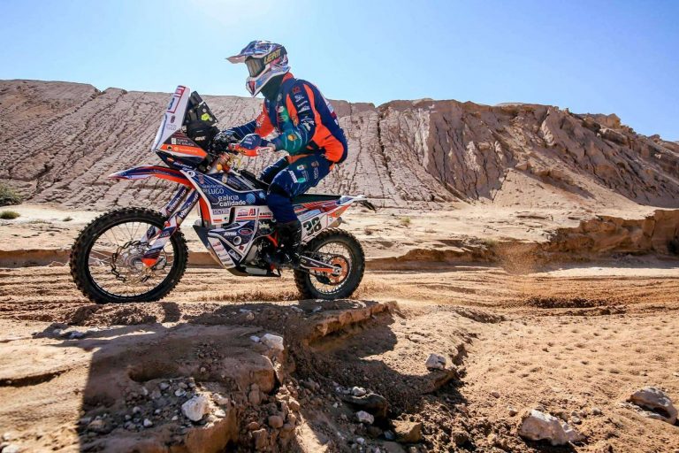 ADHESIVOSEMBARRADOS, la empresa de personalización de ropa off road en el Rally Dakar
