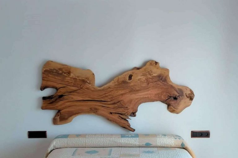 Encimeras de Olivo dispone de cabeceros de madera natural de olivo