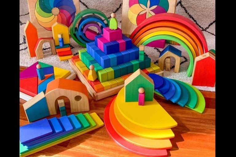 ¿Cómo ayudan los juguetes artesanales de Planeta Eco Aventura que siguen la metodología Waldorf a los más pequeños?