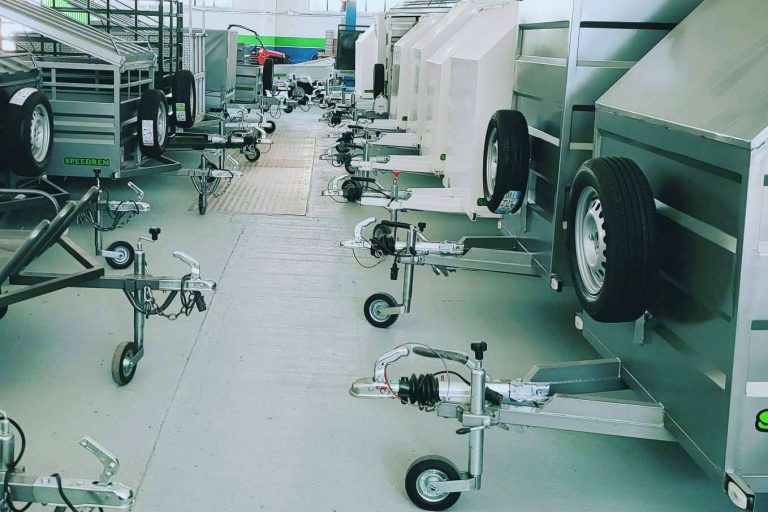 Remolques portavehículos de la empresa Speedrem