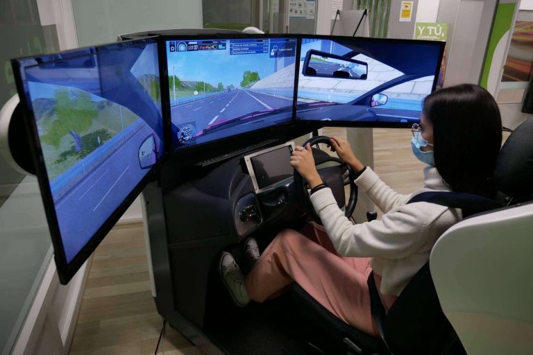 Formación al 50 % con simulador de coche, los primeros aprobados en España