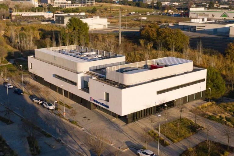 Los resultados de la operación de aumento de pecho con implantes de Wellness Kliniek