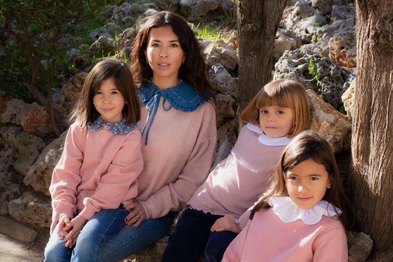 La versatilidad del cuello de camisa como complemento de VinicaMoon