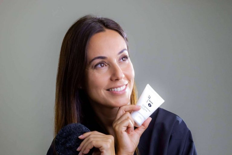 Las rutinas faciales de Camerina Cosmetics que permiten la triple limpieza