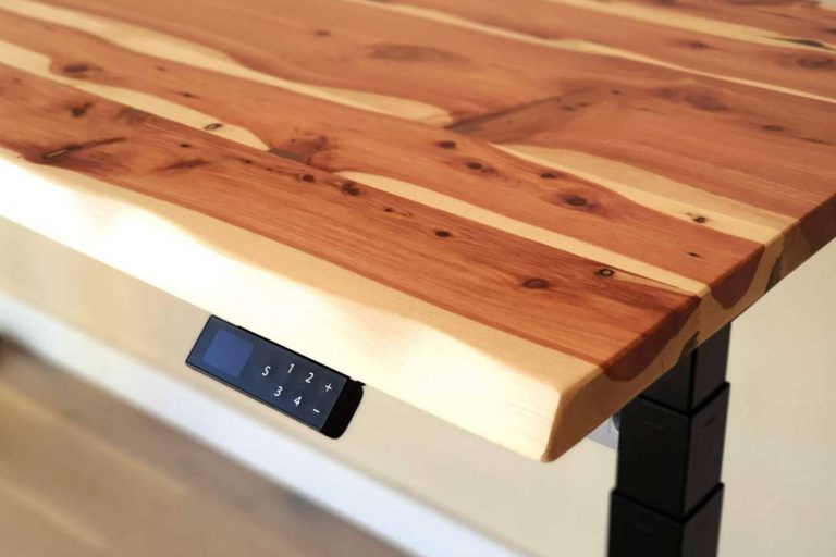 ¿Cuáles son los beneficios de trabajar con escritorios ergonómicos elevables?, por ErgoNatureWood