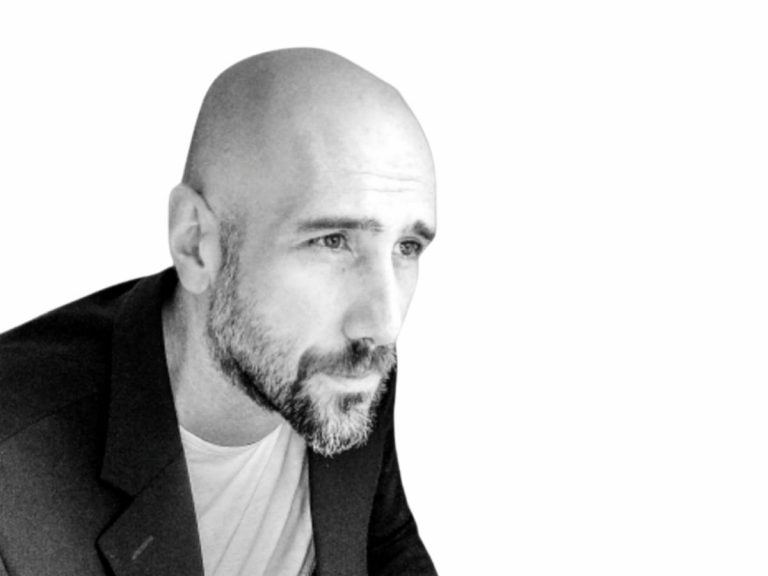 De la ruina a la riqueza: el copywriter Isra Bravo cuenta cómo salió de pobre en 'Escribo porque me gusta ganar dinero'