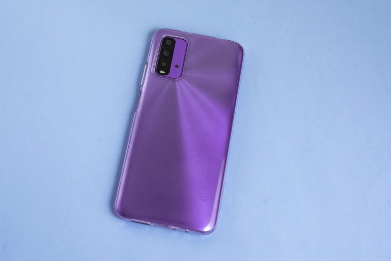 El truco infalible para dejar como nueva la funda del móvil