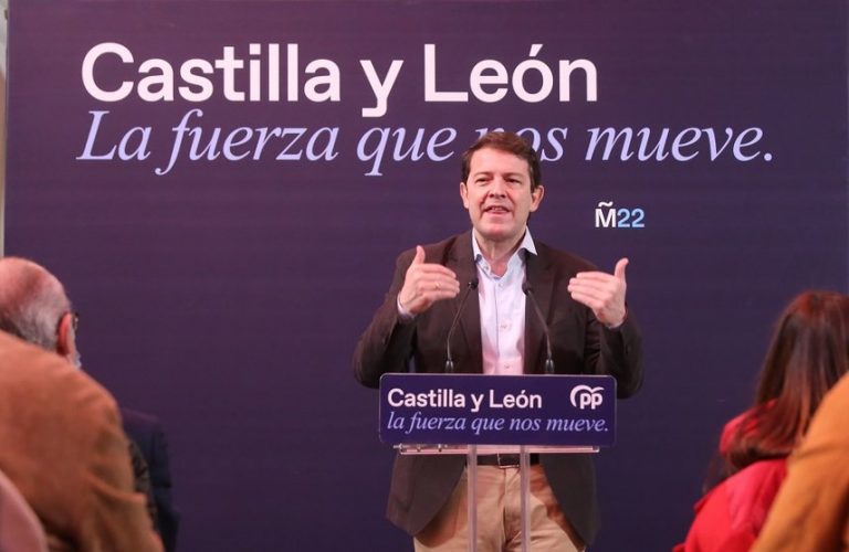 Mañueco seguirá la noche electoral en Salamanca, y Tudanca, en Valladolid