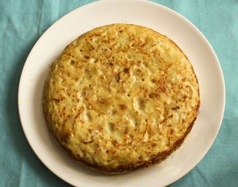 La receta definitiva para hacer una tortilla de patatas sin huevos