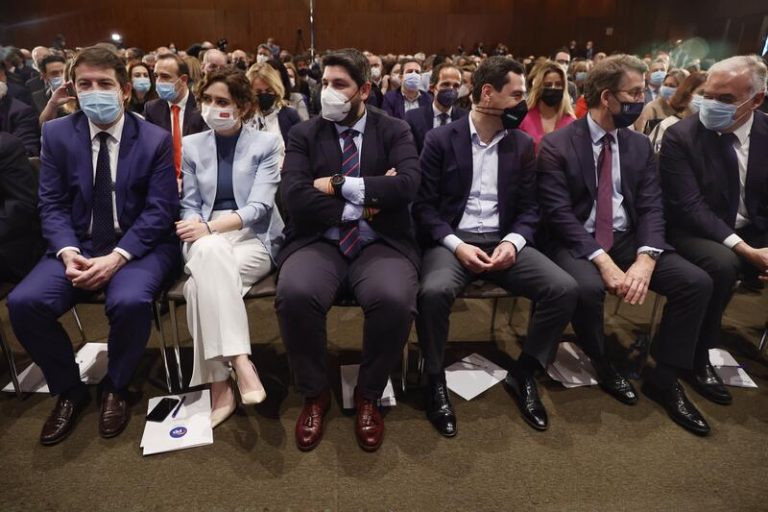 Feijóo da un paso más hacia su candidatura y anunciará su decisión en la Junta Directiva del PP gallego