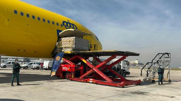El primer vuelo de Correos Cargo llevará ayuda a los refugiados ucranianos