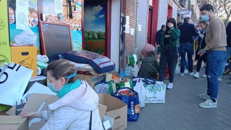 Un supermercado ucraniano en Madrid recopila alimentos y medicinas para refugiados