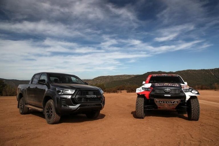 Toyota presenta el Hilux GR Sport, la variante deportiva de su 'pick-up'