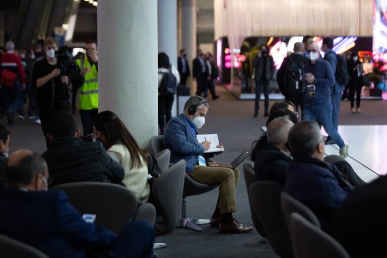 España suma 58.561 nuevos casos de coronavirus, 473 muertes y la incidencia baja a 515 desde el viernes