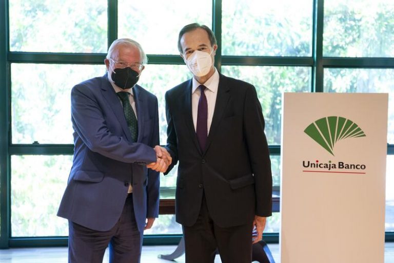 Unos 400 empleados de Unicaja Banco acogidos al ERE saldrán voluntariamente el 31 de marzo