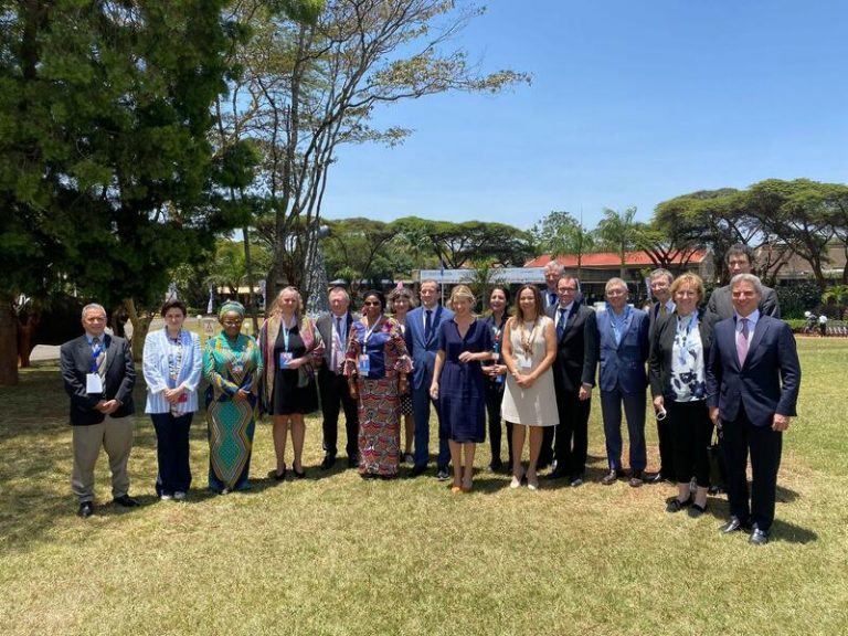 España celebra la aprobación de una propuesta de Acuerdo vinculante para luchar contra la contaminación por plásticos