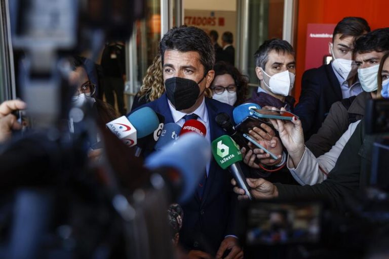 Mazón duda de que Adif reconsidere el cambio de Atocha por Chamartín para los AVE a Alicante