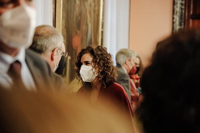 Los expertos de Hacienda plantean un impuesto sobre los billetes de avión y gravar el queroseno