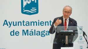 El alcalde de Málaga aboga por "no tomar decisiones en caliente" sobre la medalla Pushkin