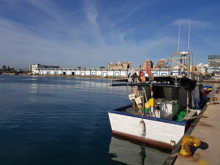 Pescadores valencianos denuncian que salir al mar es inviable porque dedican el 80% de gastos al gasóleo