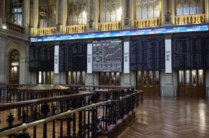 El Ibex 35 vuelve a desplomarse, con una caída del 3,72%, y cierra en mínimos de febrero de 2021