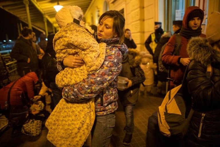 Sale el primer autobús este viernes desde la frontera de Polonia con las familias que llegarán a Valencia