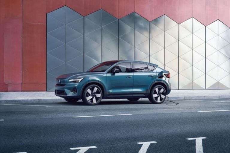 Volvo Cars presenta modelos actualizados y una nueva variante del C40 Recharge de un solo motor
