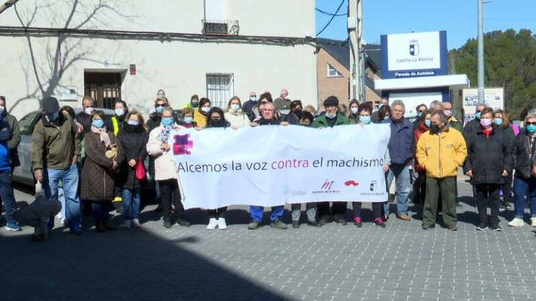 Los vecinos de Maqueda se unen a la repulsa del crimen machista ocurrido en el municipio