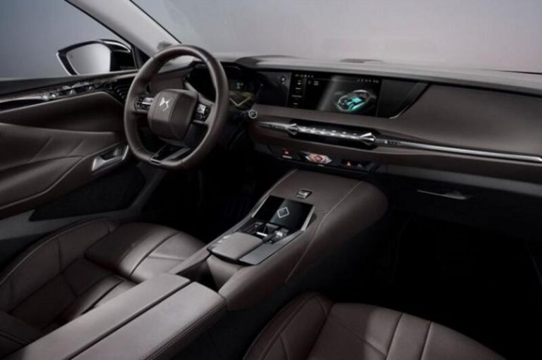 DS equipa el interior del DS 4 con mayor contenido de equipamiento y un diseño minimalista