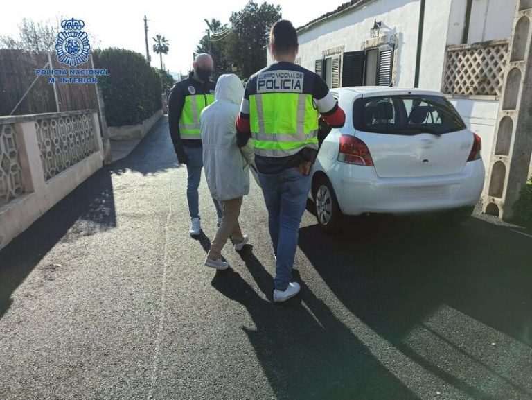 Detenido un hombre por varios delitos de revelación de secretos y abusos sexuales en Palma