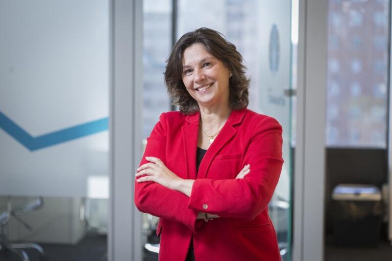 Mujeres pioneras en sus campos reclaman dejar atrás prejuicios para avanzar en el ámbito laboral