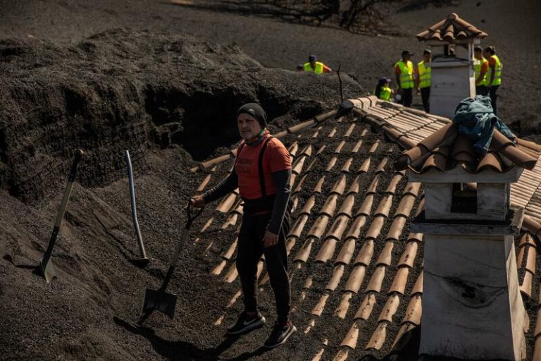 Canarias realizará un pago único de 1.100 euros para las más de 1.800 personas en ERTE por el volcán de La Palma