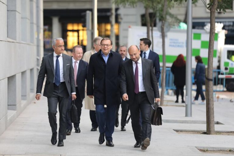 LetterOne aparta a tres empresarios rusos socios de Fridman