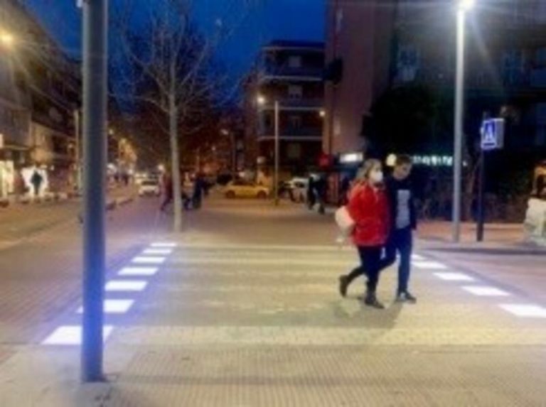 En marcha el primero de los pasos de peatones inteligentes que se instalarán en Coslada