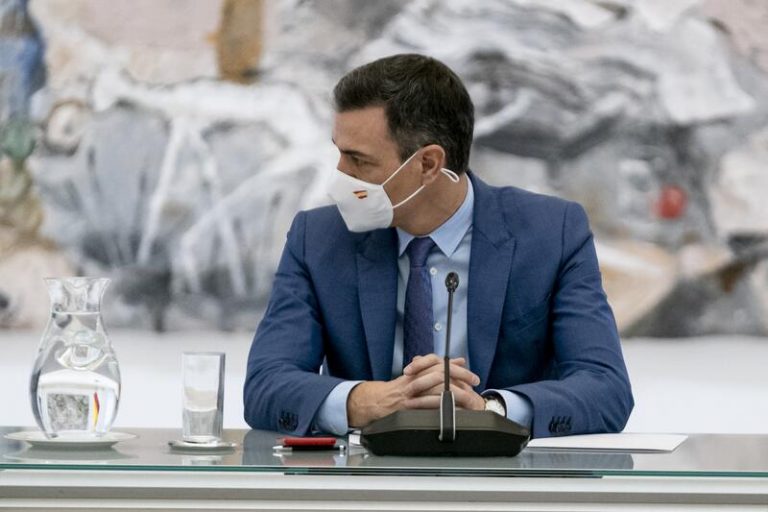 Sánchez habla con el presidente de Argelia en busca de reforzar el papel de este país frente a la crisis energética